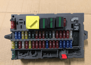 Skrzynka bezpieczników YQE000251 LAND ROVER DISCOVERY 2 II Facelift 2002-2004 1