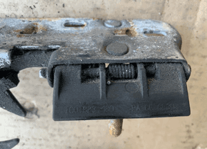 Zamek rygiel maski przód VW EOS 1Q0823480 4
