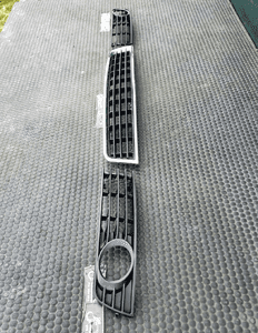 Kratka Halogen Srodkowa Zderzaka Ramka Chrom Maskownica AUDI A4 B6 3