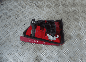 Audi A4 B8 sedan lampa lewa tylna z klapy 2
