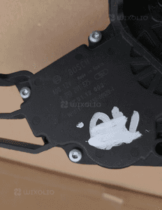 SILNICZEK WYCIERACZKI TYLNEJ TOYOTA YARIS II P9 1.0 0390201825 3