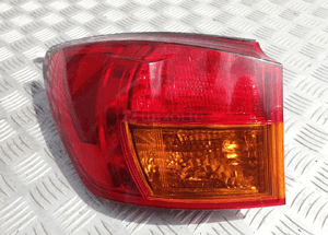 Lampa lewy tył toyota RAV-4 lewy tył 1