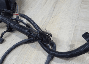 WIĄZKA INSTALACJA BEZPIECZNIKÓW  SKRZYNKA AURIS FULL HYBRID 16