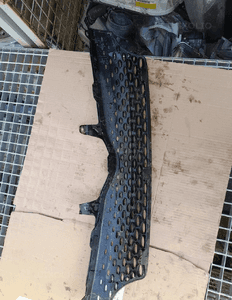 Atrapa grill - toyota yaris verso i 99-05 2