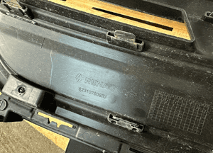 Grill atrapa przód zderzaka renault kangoo iv e-tech 623107908R orygin cały 6