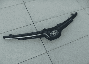 Toyota corolla E21 sedan atrapa zderzaka znaczek oryginał 7