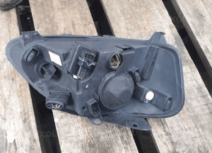 Przod przednia lampa lewa volkswagen fox 3