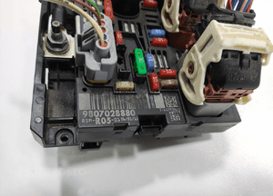 SKRZYNKA BEZPIECZNIKÓW MODUŁ BSM-R05 PARTNER BERLINGO III 9807028880 12-18 5