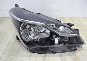 TOYOTA YARIS 3 lift LAMPA PRAWA 1