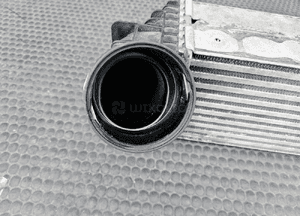 Intercooler Chłodnica Powietrza Turbiny 3.0 D BMW X5 E70 X6 E71 4