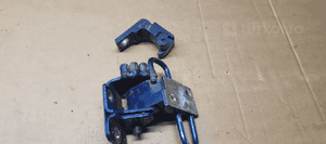 Zawias zawiasy drzwi prawy przód para Audi A3 8P 8E0831412B 1