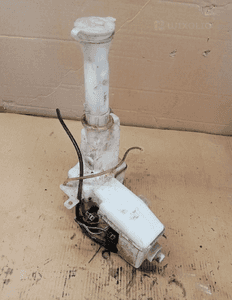 Zbiorniczek płynu spryskiwaczy pompki Mazda Premacy 3