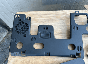 Mercedes 447 VITO V klasa osłona plastik wnętrza schowek obudowa ramka kratka konsoli panel szyby 2
