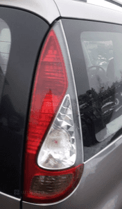 Toyota Yaris Verso lift lampa tyl lewa 2