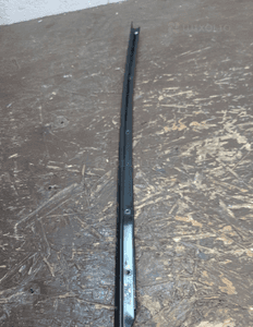 Bmw F33 listwa szyby czołowej prawa 6
