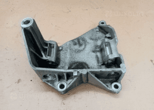 Łapa mocowanie alternatora VW Touareg 2.5 TDI 070903143C 2