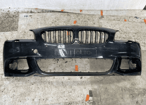 Bmw F10 m lift oryginalny zderzak przedni naprawiany 1