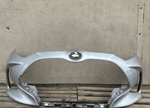 Zderzak przód przedni toyota yaris iv 4 2020- cały 1