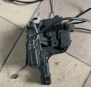 Mercedes CLS 219 E 211 zamek drzwi KEY LESS GO zamki prawy przód 5