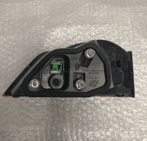 Jaguar f-pace X761 lampa prawa tył tylna w klapie bagażnika oryginał 5