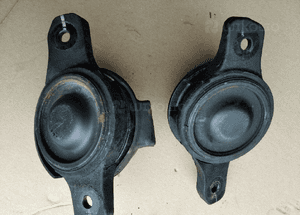 Subaru Outback Legacy IV 2.0 D poduszka łapa silnika 41022AG111 41022AG121 2