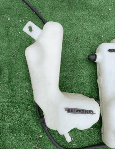 MERCEDES  E 211 CLS 219  zbiorniczek pompka spryskiwaczy zwykły grzany pod xenon 11