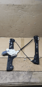 Mechanizm podnośnik szyby prawy przód BMW 3 E90 7060266S 7140588E 1