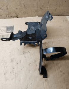 Mocowanie uchwyt pompy ABS Audi A6 C6 4F0614119G 3
