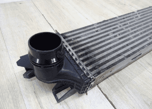 Intercooler renault trafic vivaro talento NV300 93868349 5