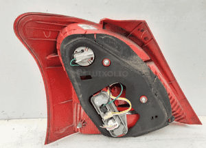 Toyota yaris ii 2 lampa tył tylna prawa 4