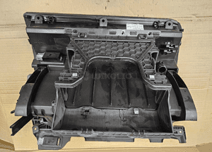 VW Passat B8 półka schowek pasażera 2