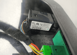 Gniazdo port usb włącznik świateł awaryjnych citroen ami 98217039DX 2020-24 8