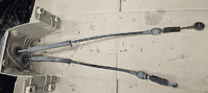 Lancia Ypsilon II 2 lewarek wybierak linki zmiany biegów 46834087 46834088 3