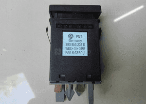 PASSAT B5 WŁĄCZNIK ŚWIATEŁ AWARYJNYCH 3B0953235D 3