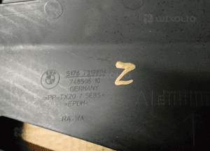 Osłona maskownica błotnika prawy przód BMW F10 LIFT 7019804 8