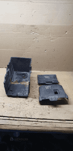 Obudowa podstawa akumulatora Ford Focus MK3 AM51-10723-AD AM51-10A659-AB AM51-10A659-BB 1
