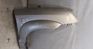 Hyundai Tucson I 1 błotnik PRAWY przedni przód SREBRNY  USZKODZONA LISTWA 1