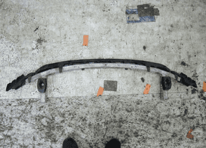 Bmw 5 G30 dolna belka z absorberem cała 3