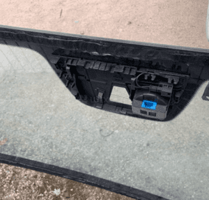 MERCEDES E 207 szyba przód przednia czujnik kamera 4