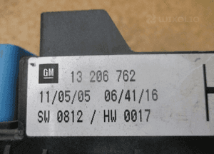 SKRZYNKA BEZPIECZNIKÓW BSI ZAFIRA ASTRA H 13206762 3