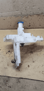 Zbiorniczek płynu spryskiwaczy pompka VW Passat B6 5