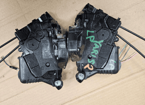 Toyota Yaris II 2 zamek drzwi przód przednich lewy     06-11 1