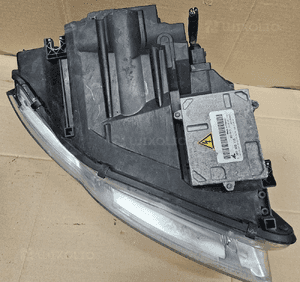 Audi A4 B7 lampa przód przednia prawa lewa xenon 8E0941004BM 8E0941003BM 10
