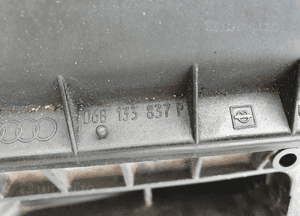 Obudowa Filtra 06B133837AG 06B133837P Powietrza Pokrywa 2.0 ALT Audi A4 B6 B7 VW 33