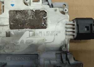Audi A3 8P 3D zamek drzwi prawych  4F1837016 7