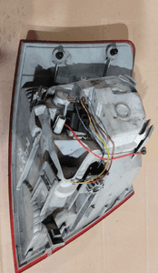 Lampa prawa tył tylna audi A4 B7 kombi w błotnik 3