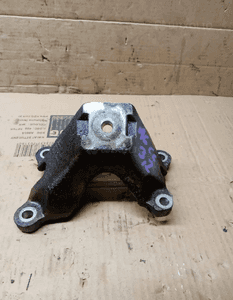 Łapa podpora silnika Audi A6 C6 3.2 FSI 4F0199307M 1