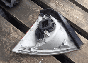 .  TYL TYLNA LAMPA PRAWA VOLKSWAGEN GOLF V 3