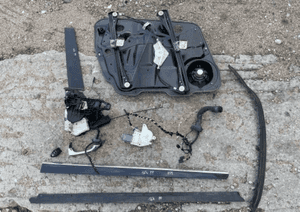 MERCEDES GL ML 164 drzwi prawe lewe przód listwa chrom zamek lakier 775  723 4