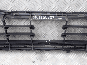 Kratka środkowa zderzaka vw golf vii  5G0853677B 6